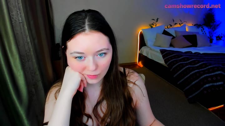 Webcam Model AlluringLookk Videos