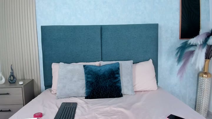 Webcam Model Laura_Ivy Videos