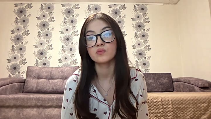 Webcam Model ZyntraLoom Videos