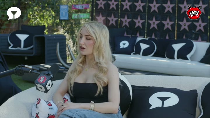 Webcam Model hollyrandall Videos